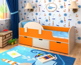 Кровать Малыш-мини с бортиком Дуб молочный/Оранжевый в Уяре - uyar.katalogmebeli.com | фото