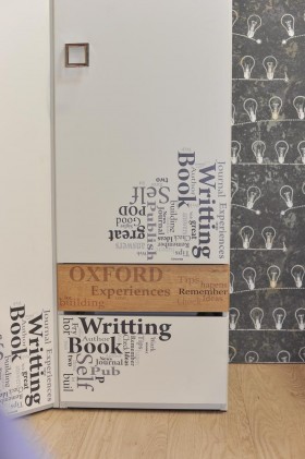 Шкаф для белья «Оксфорд» (Ривьера/Белый с рисунком) в Уяре - uyar.katalogmebeli.com | фото 3